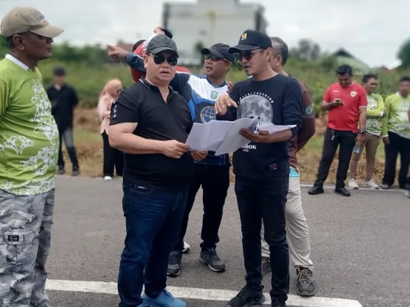 Bupati Kotawaringin Timur Tinjau Gotong Royong Pembebasan Lahan Perluasan Bandara H. Asan&nbsp;Sampit